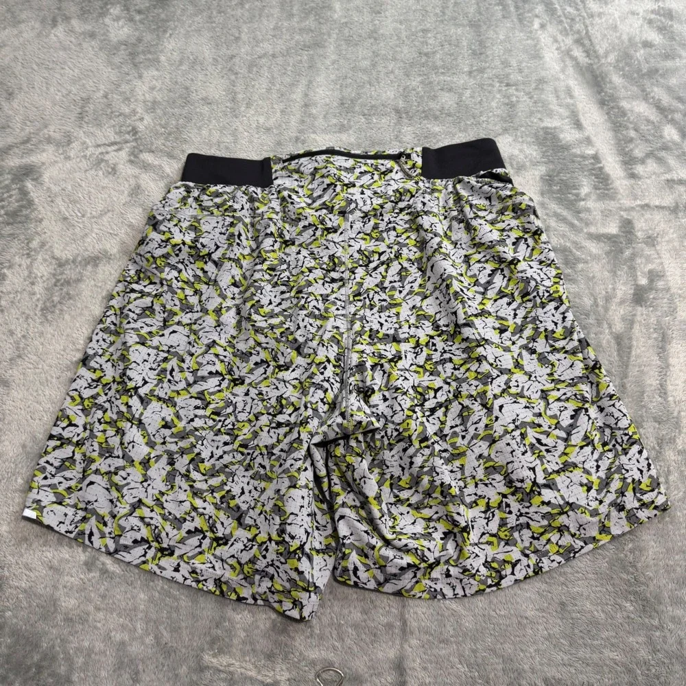 REI Co-op Swiftland Lined Running Shorts Mens Small Grey Lime Abstract Print 7in